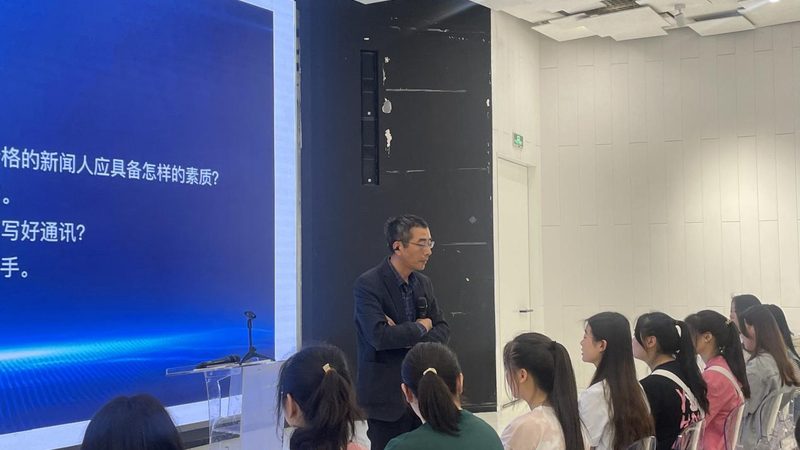 理论知识是基础，但实际操作更为重要。可以通过以下途径进行实践：